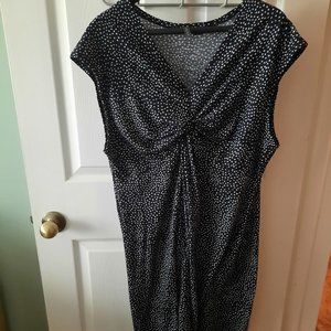 🎉 Host Pick 🎉 Sansara black and white twist front midi dress